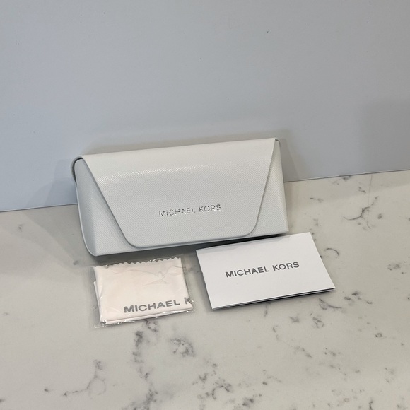 Michael Kors white glasses case - Picture 1 of 3